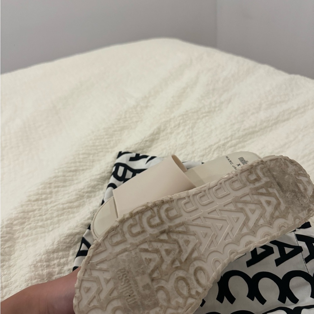 Marc Jacobs Cream Platform Slides with Textured Sole $100 OR BEST OFFER - Picture 4 of 4